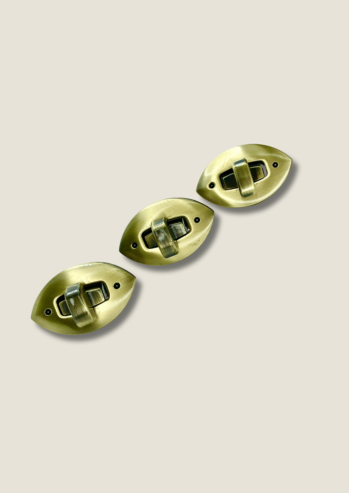 Eye-shape  twist lock Twist lock Malusha Shop.