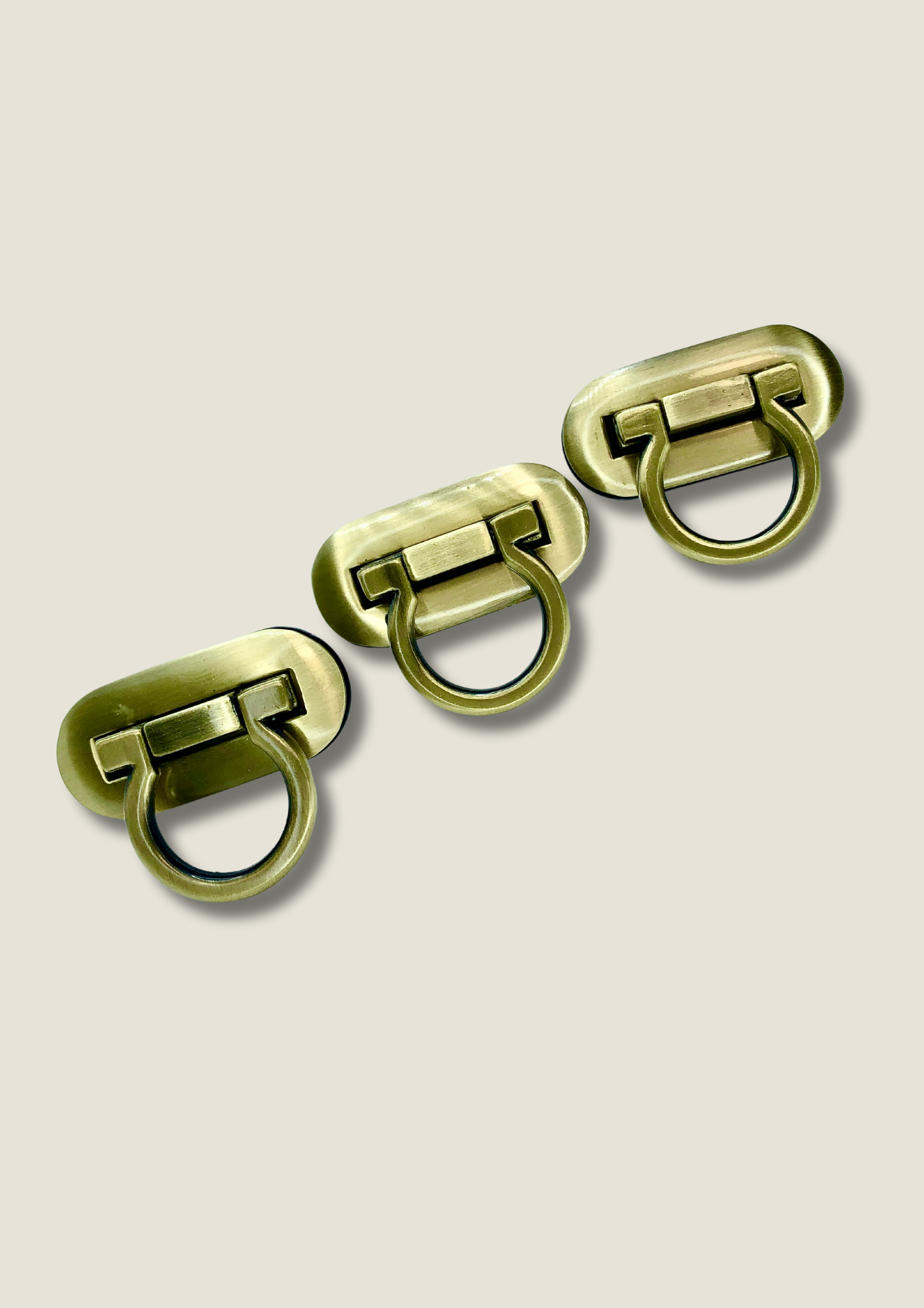 Oval Ferragamo style flip lock Flip lock Malusha Shop.