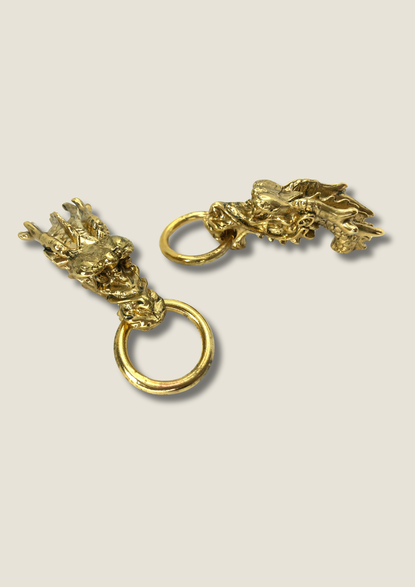 Dragon shaped bag handles holder