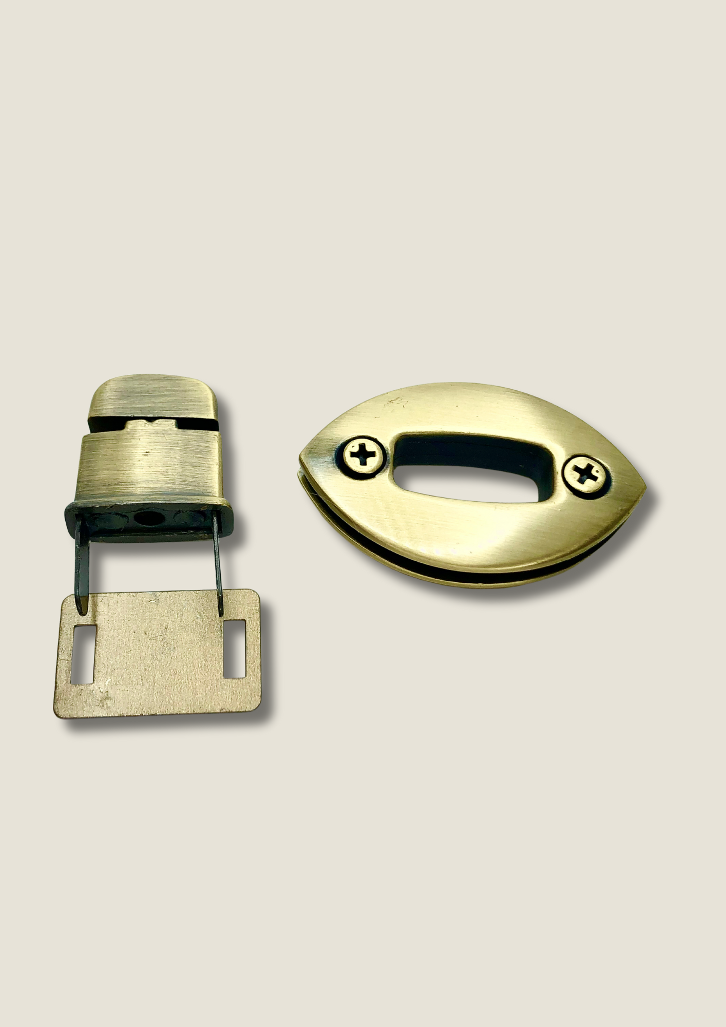 Eye-shape  twist lock