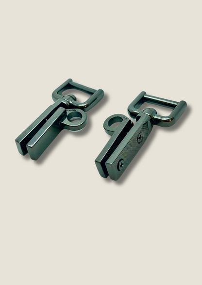 Side bag strap  connector with swivel hook (pair)